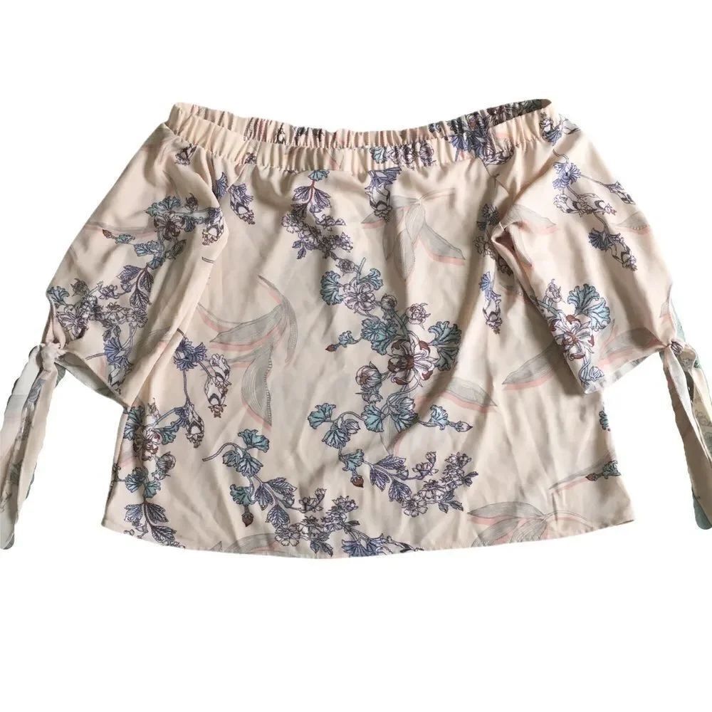 Bar lll Blouse size large off shoulder floral